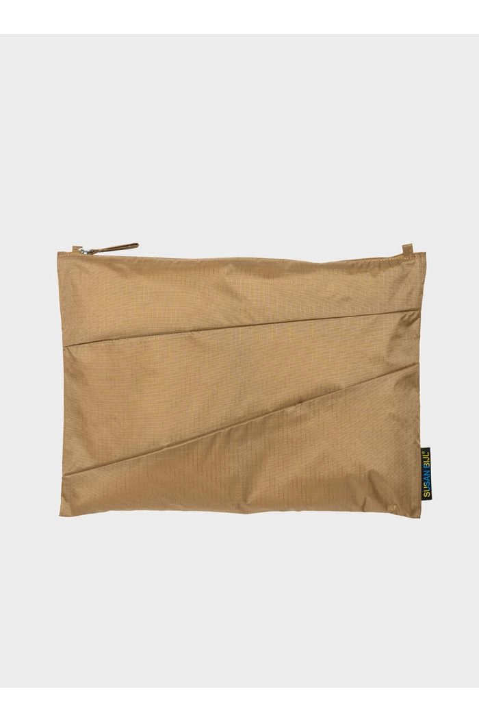 Susan Bijl The New Pouch Mono Camel_1